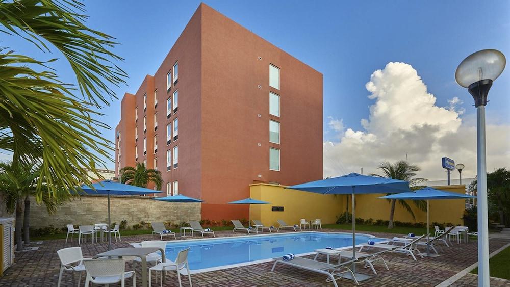 City Express By Marriott Cancun Exterior photo