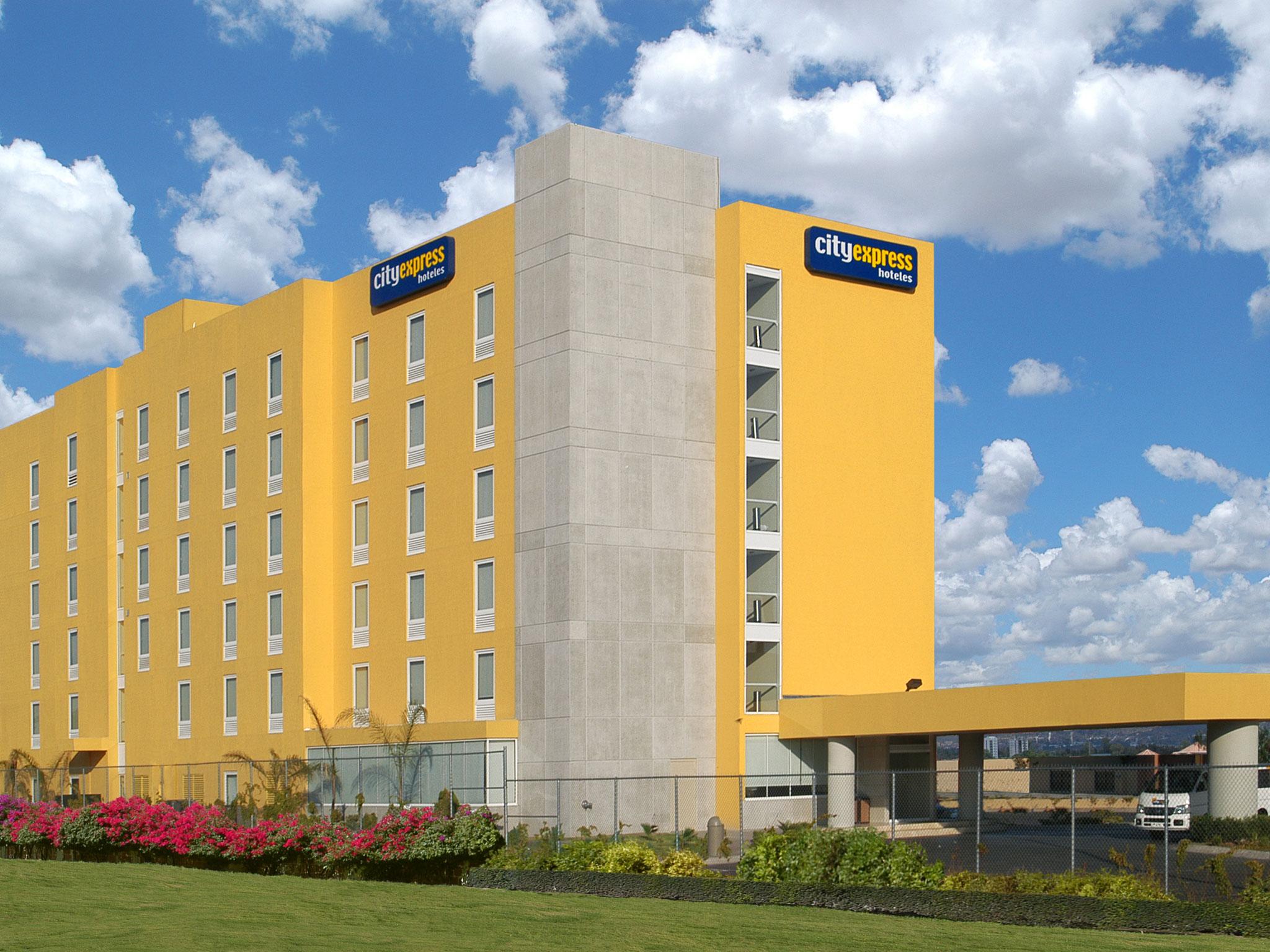 City Express By Marriott Cancun Exterior photo