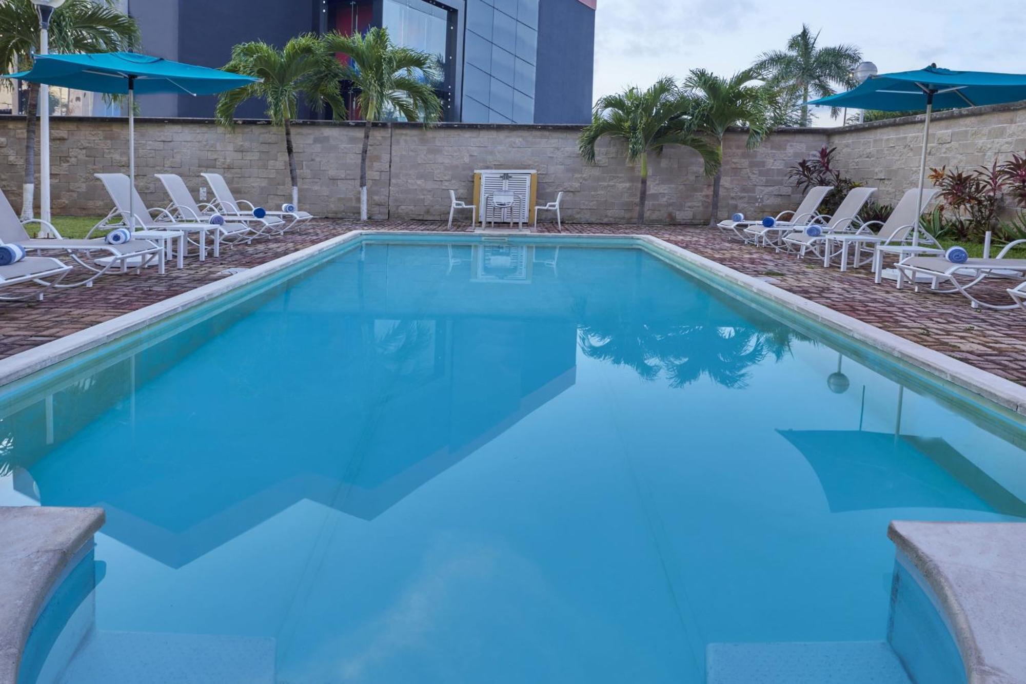 City Express By Marriott Cancun Exterior photo