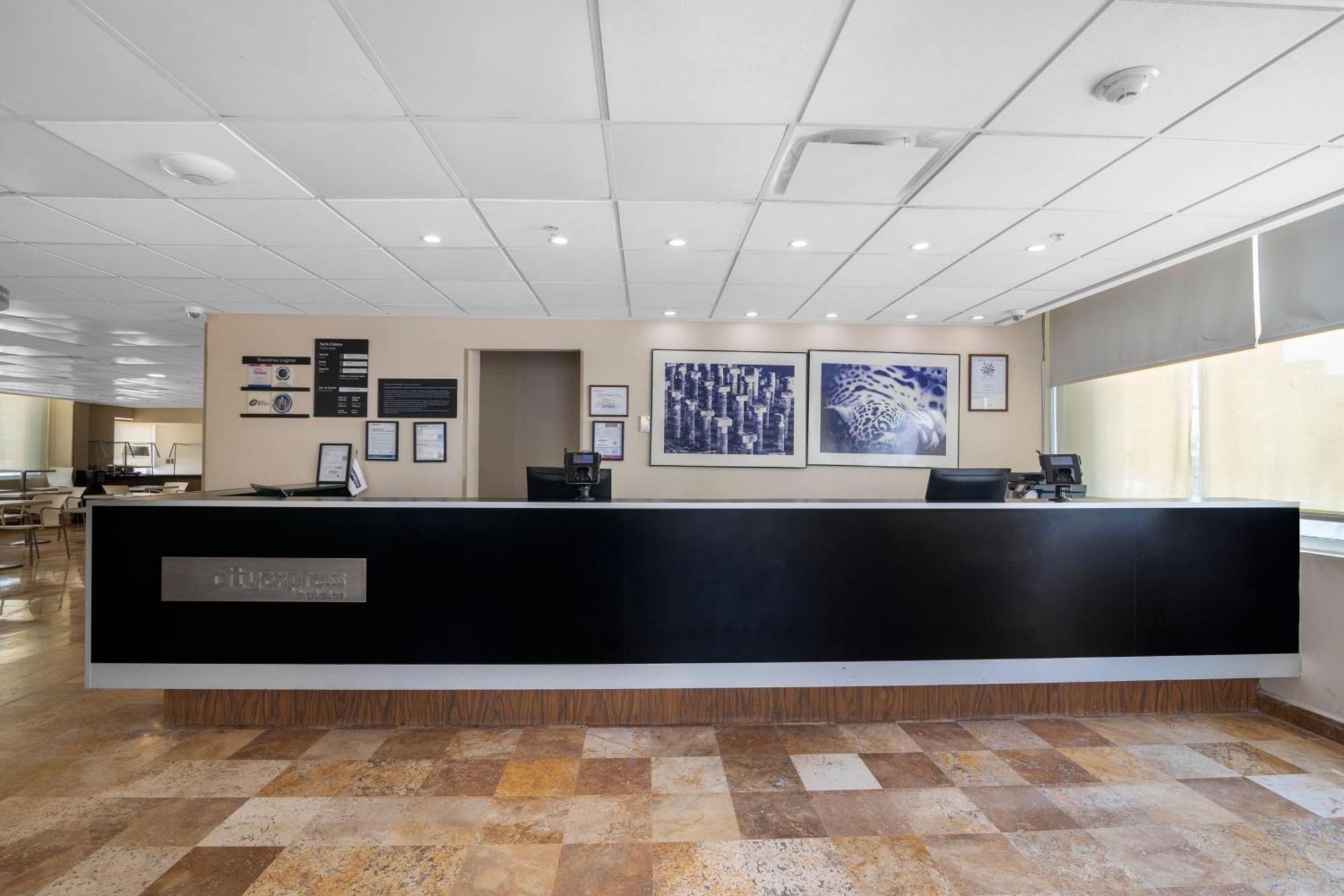 City Express By Marriott Cancun Exterior photo