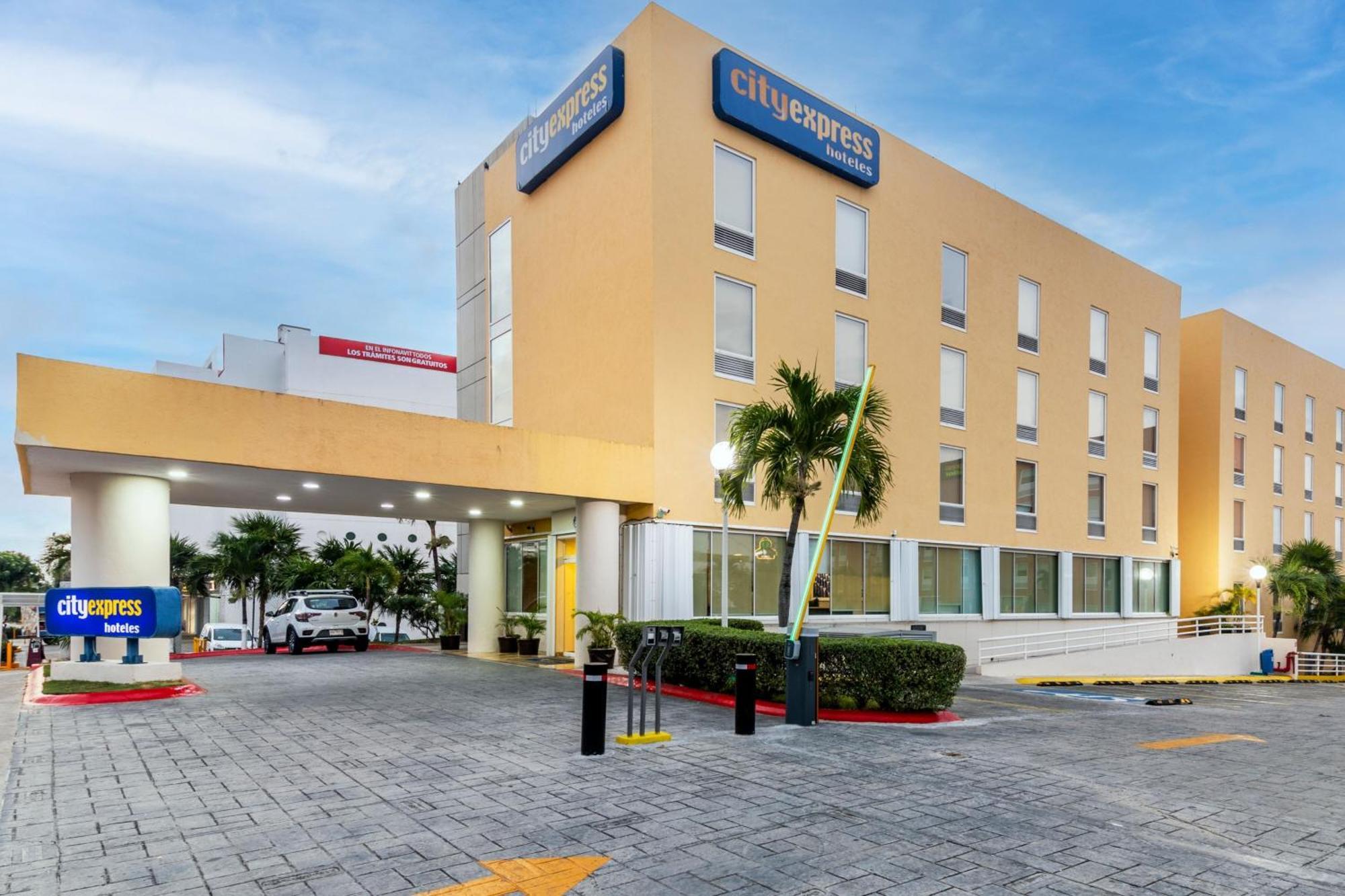 City Express By Marriott Cancun Exterior photo